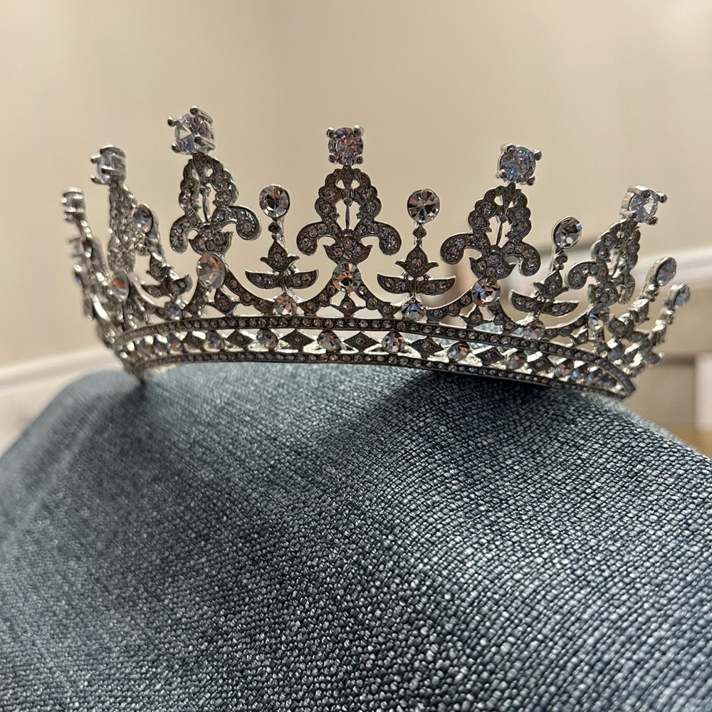 Bridal Crown Headpiece - Picture 3 of 4